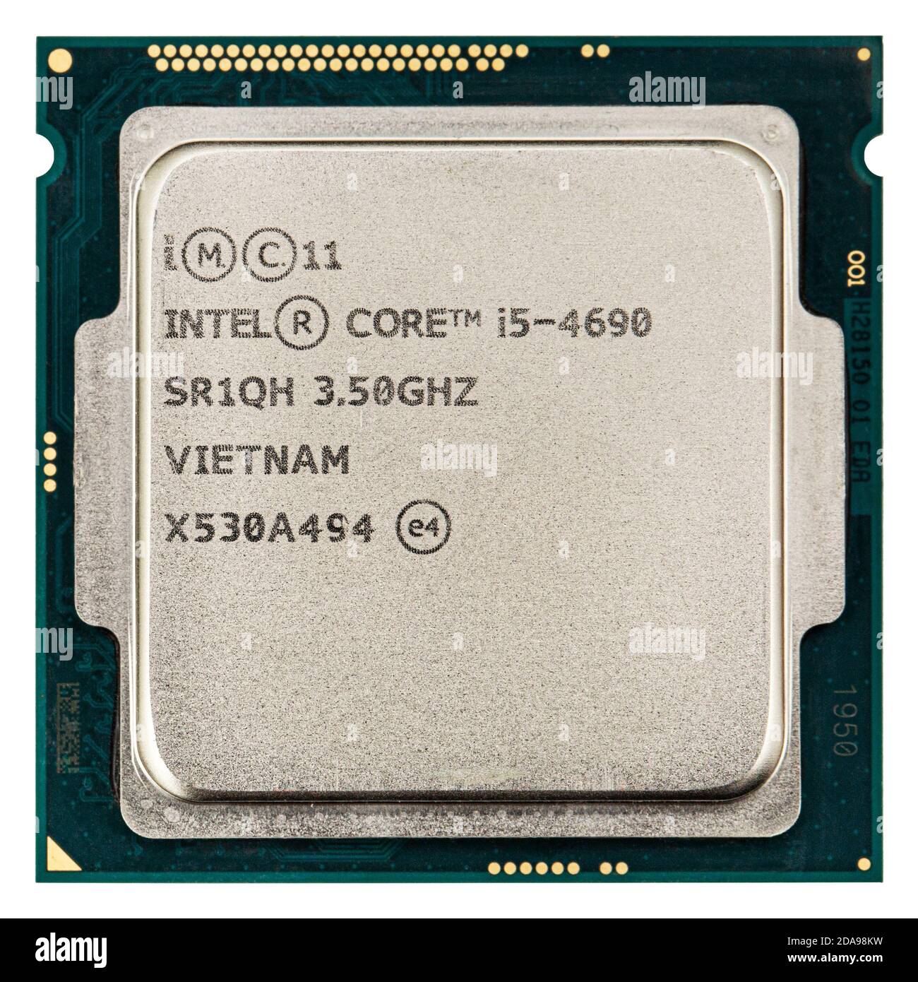 Microchip CPU Intel Core i5-4690 (Central Processing Unit), isolato su sfondo bianco Foto Stock