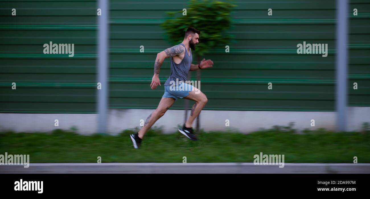 Corsa maschile e allenamento per una maratona Foto Stock