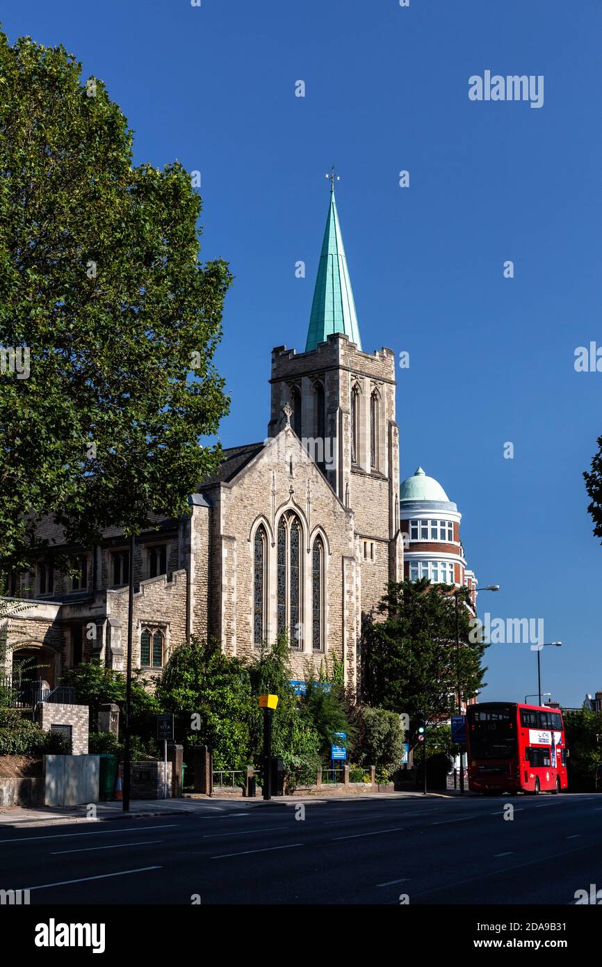 St. Andrew's United Reformed Church, Finchley Road, Londra NW3, Inghilterra, Regno Unito. Foto Stock