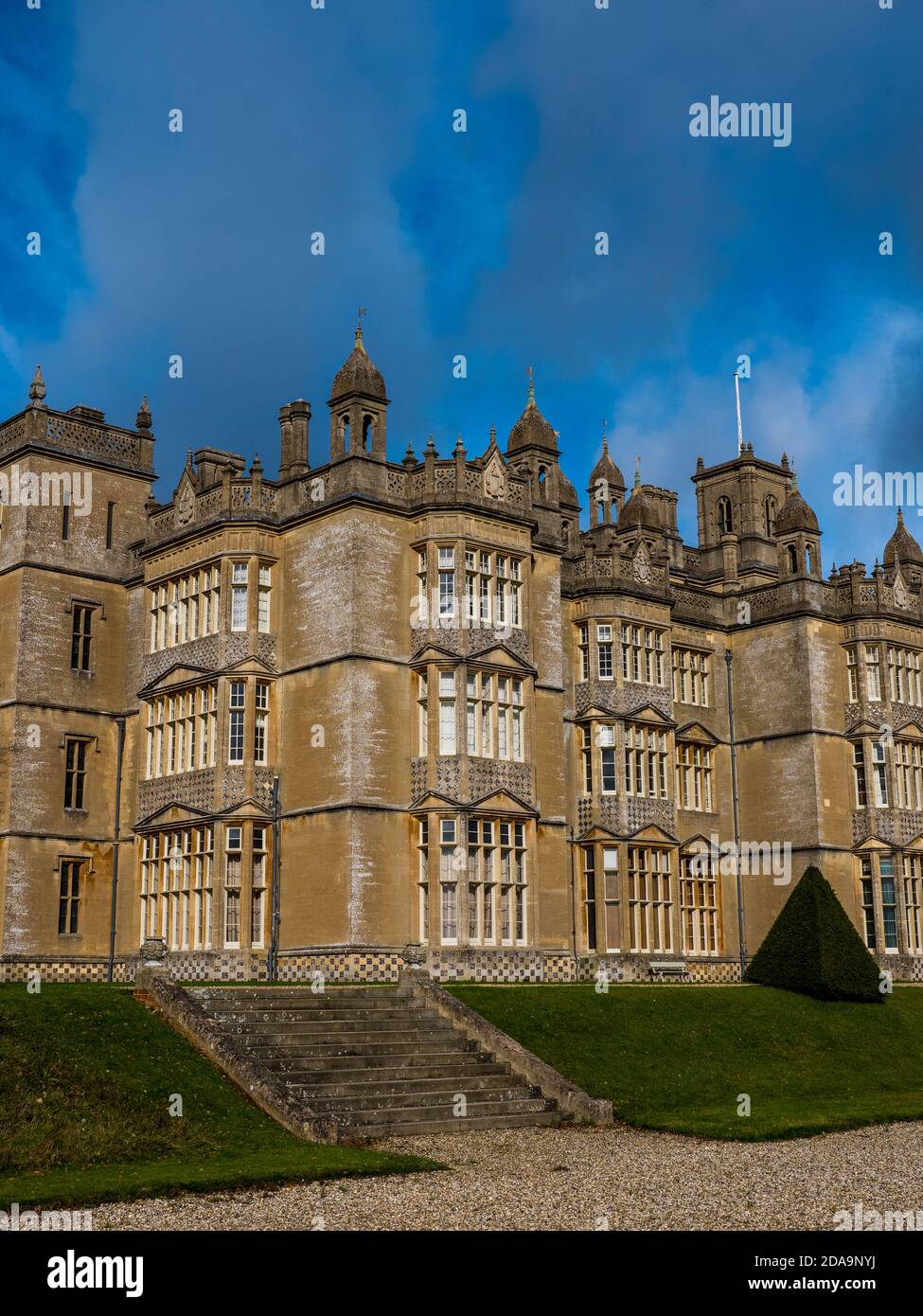 Drammatico Brooding Country House, Englefield House, Englefield Estate, Thale, Reading, Berkshire, Inghilterra, UK, GB. Foto Stock