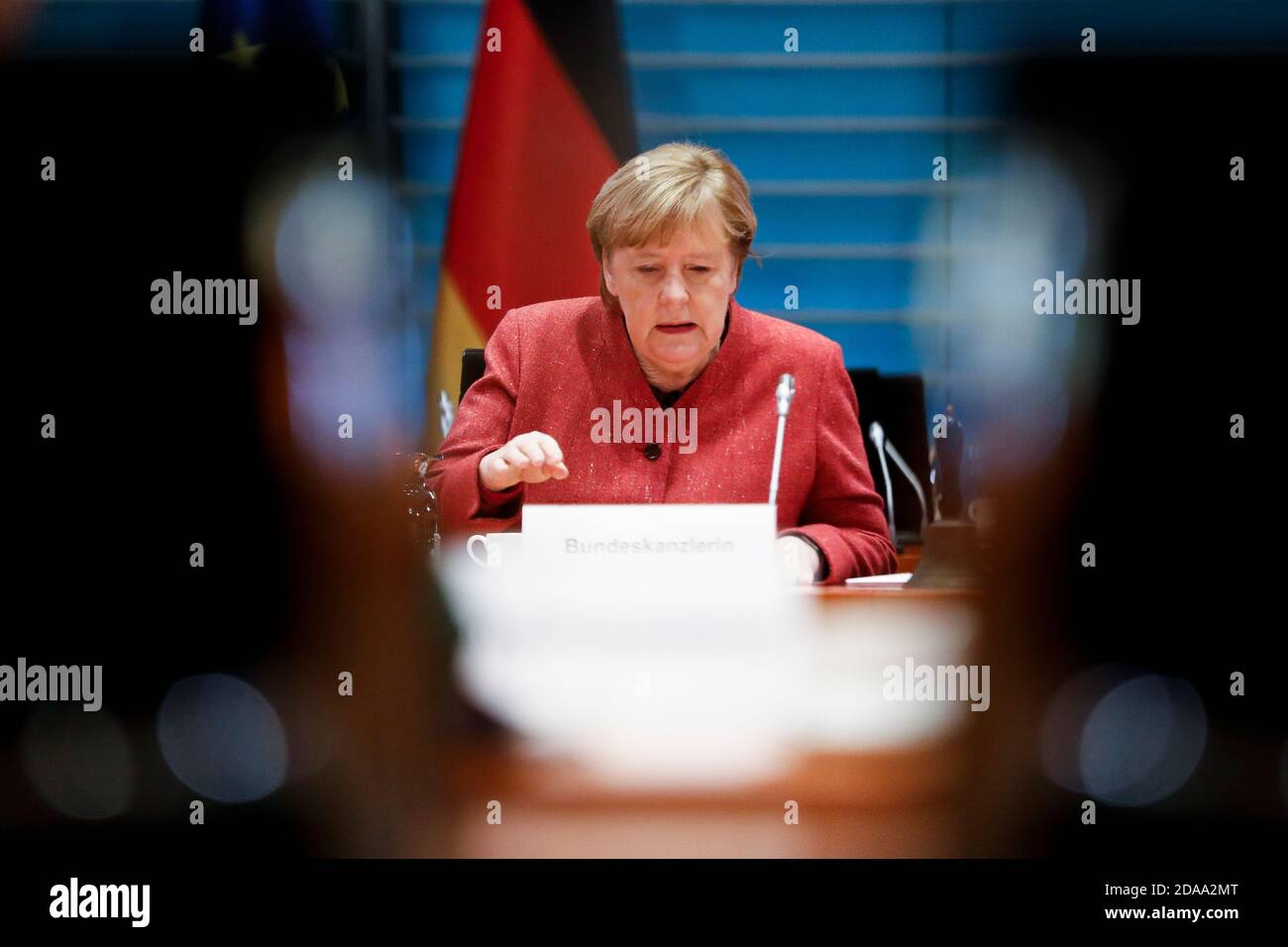 Berlino, Germania. 11 Nov 2020. La cancelliera Angela Merkel (CDU) presiede la riunione settimanale del governo federale presso la Cancelleria. Credit: Markus Schreiber/AP POOL/dpa/Alamy Live News Foto Stock