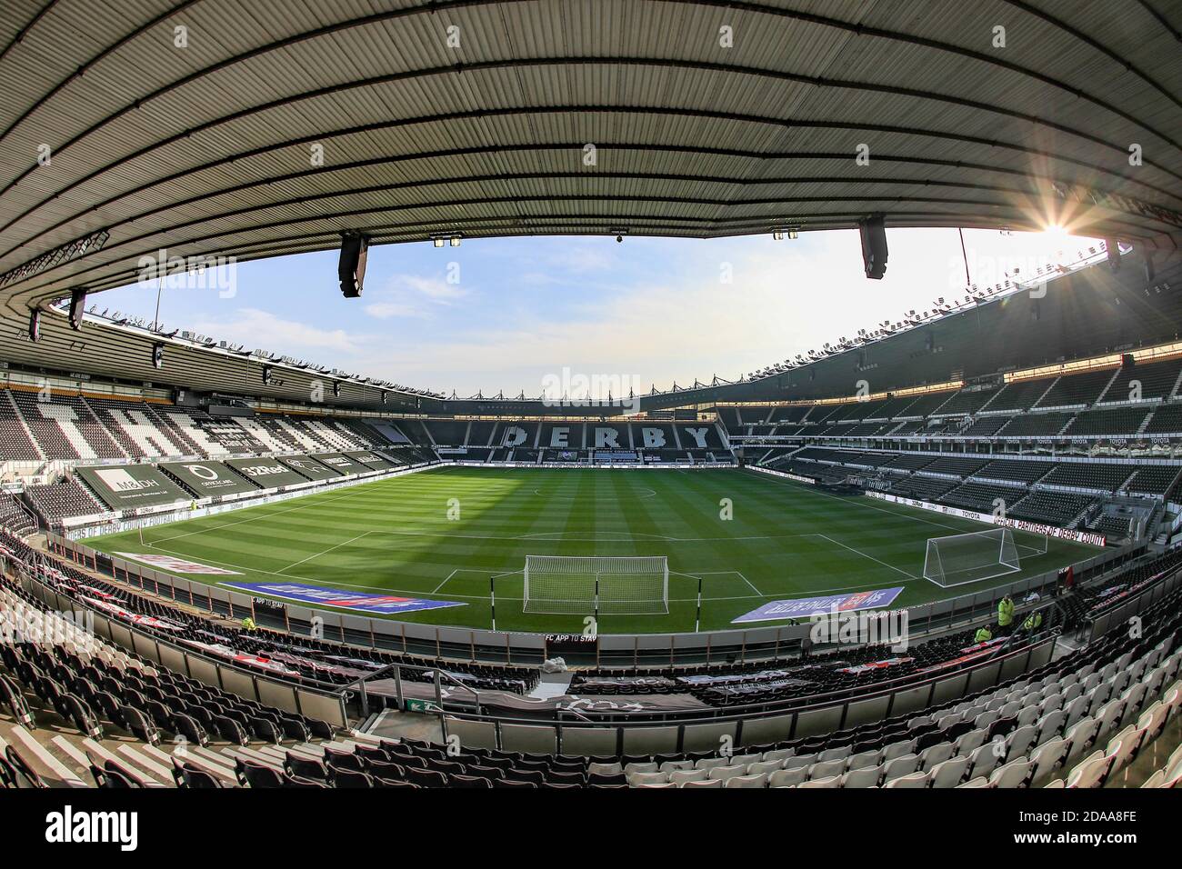 Una vista generale dello Stadio Pride Park davanti a questo Gioco di pomeriggi con Derby County e Barnsley Foto Stock