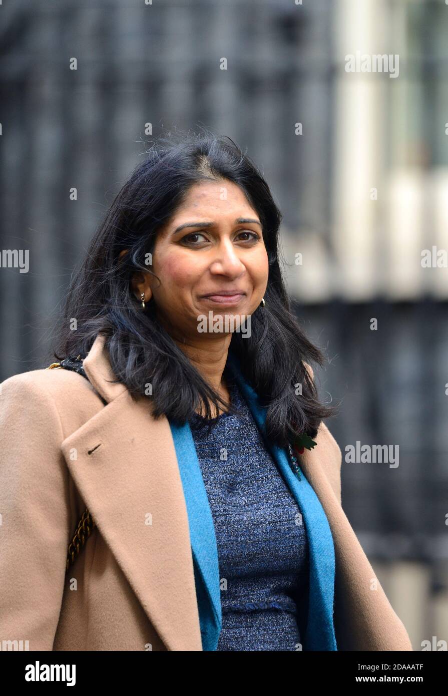 Suella Braverman QC MP (Procuratore Generale) a Downing Street dopo una riunione del gabinetto negli uffici esteri, 10 novembre 2020 Foto Stock