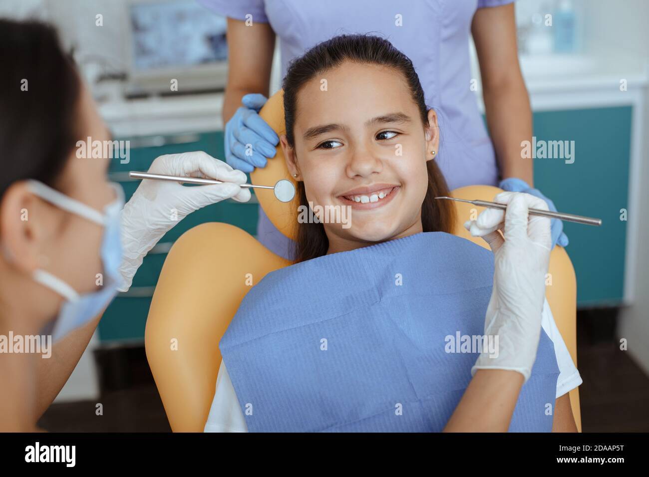 Cura dentale e prevenzione della carie nei bambini Foto Stock