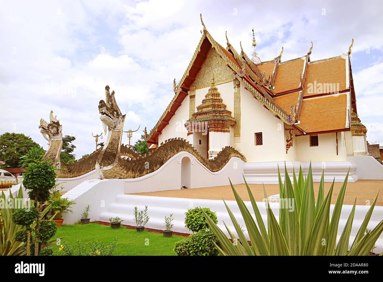 Wat Phumin Temple, che l'edificio principale combina Ubosot e Wiharn (Sala dell'adorazione e Sala dell'ordinazione), Provincia Nan della Thailandia Foto Stock
