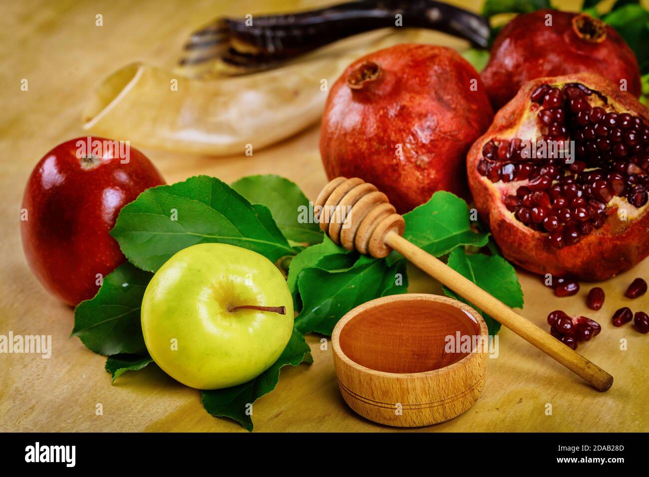 Rosh hashanah simbol. Mela, miele e melograno. Foto Stock
