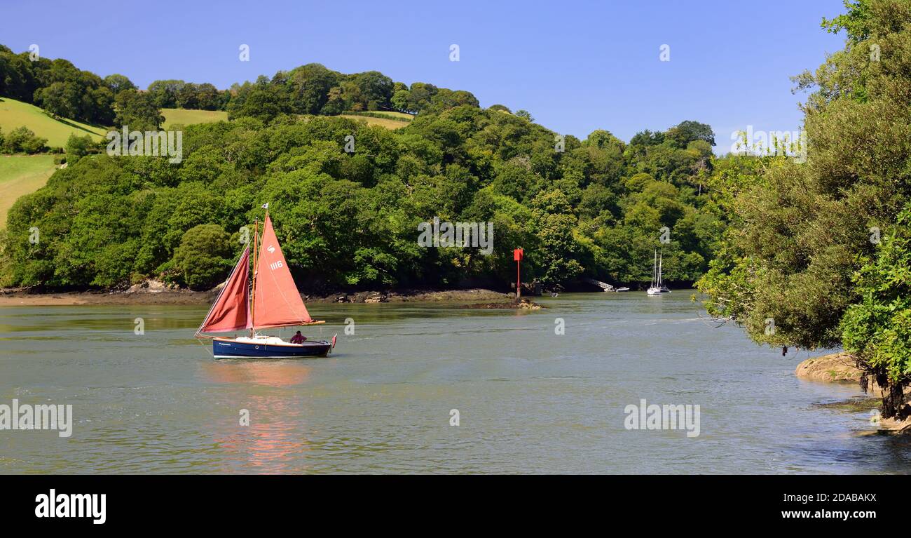 Barche sul fiume Dart a Dittisham. Foto Stock