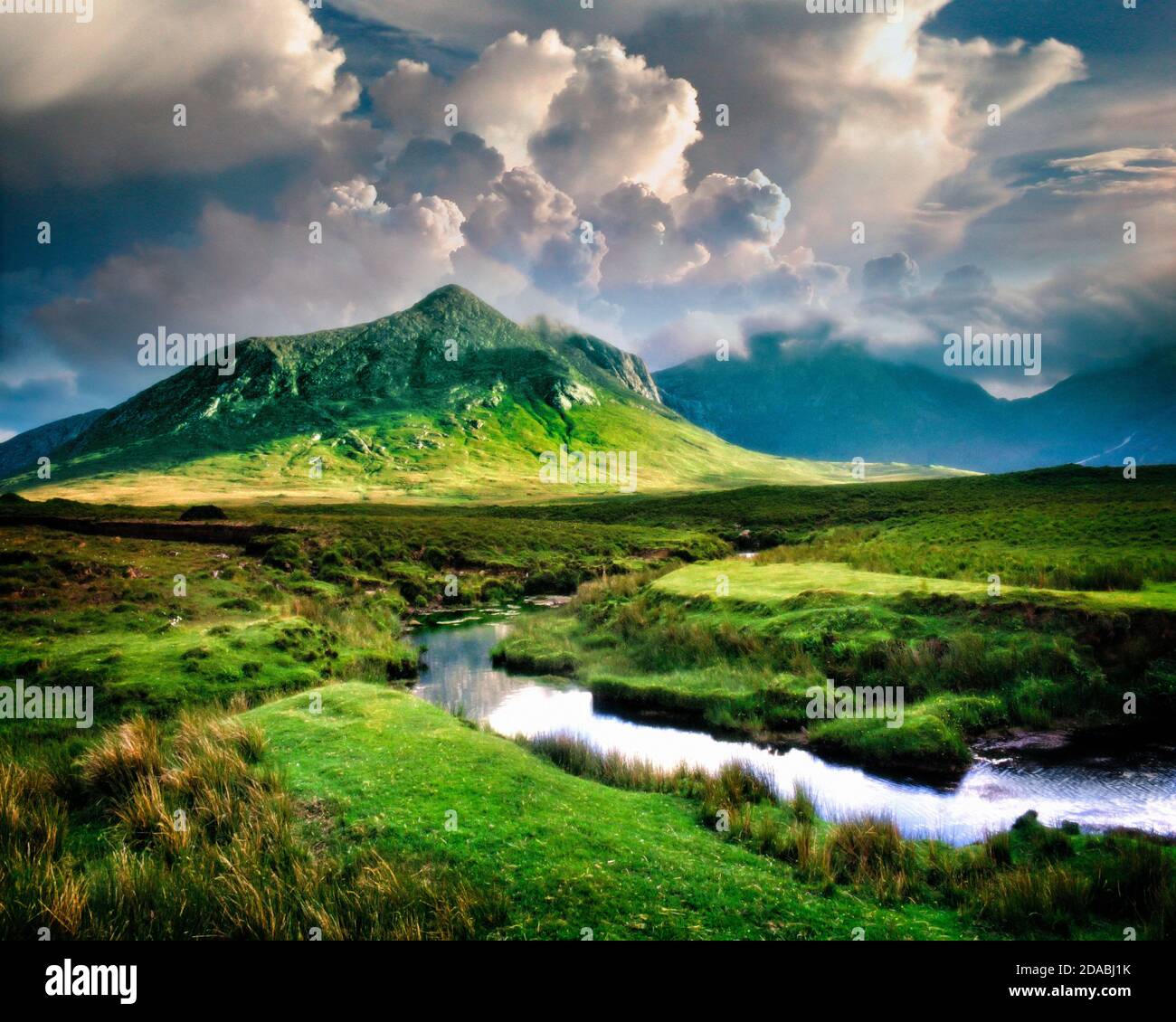 IE - CO. GALWAY: Fiume Inagh nella Valle di Inagh (Connemara Scenic) Foto Stock