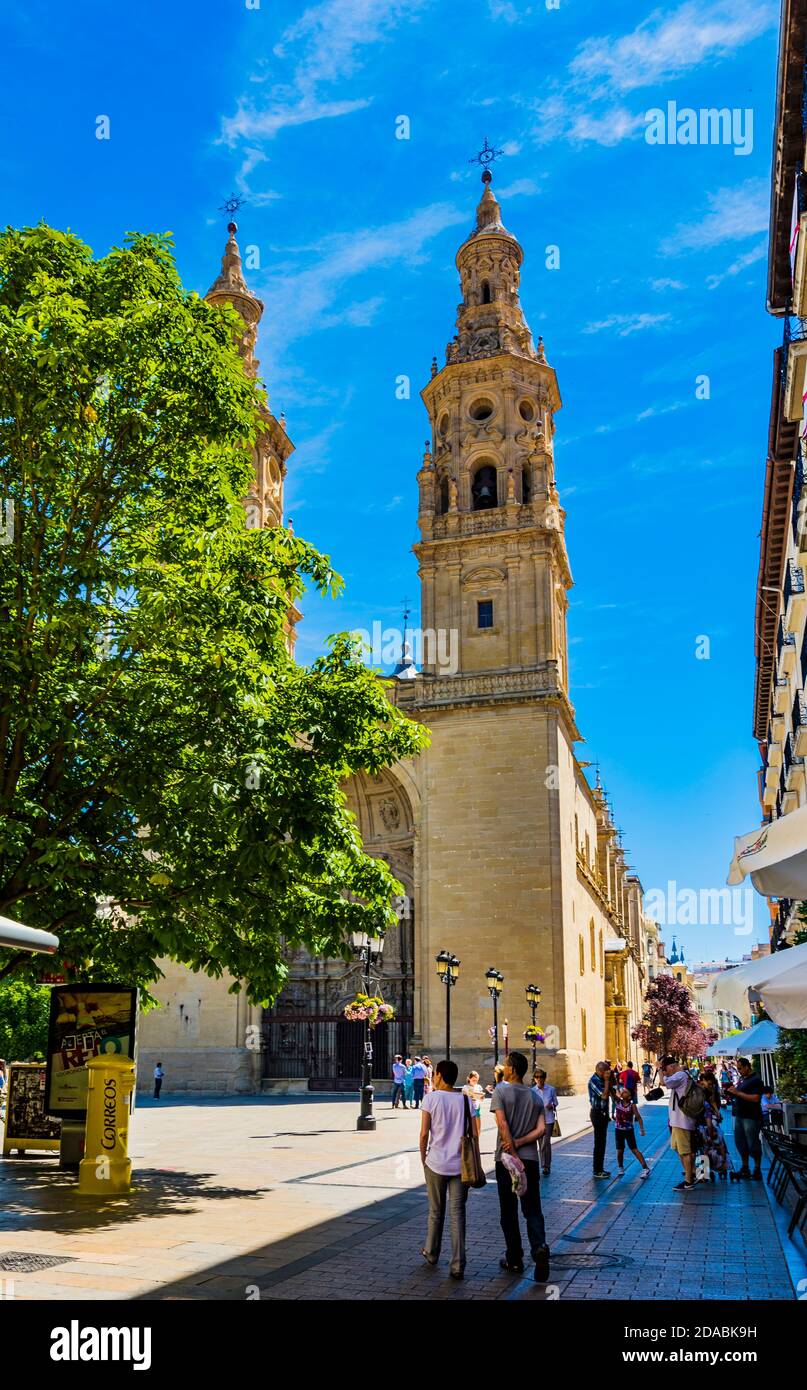 La Co-cattedrale di Santa María de la Redonda vista da via Portales. Logrono - Logroño, la Rioja, Spagna, Europa Foto Stock