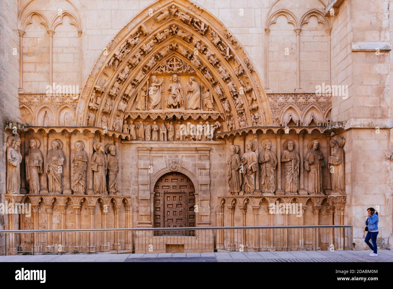 La Cattedrale di Santa Maria di Burgos. Facciata e porta della Coronería o porta degli Apostoli. Burgos, Castiglia e Leon, Spagna, Europa Foto Stock