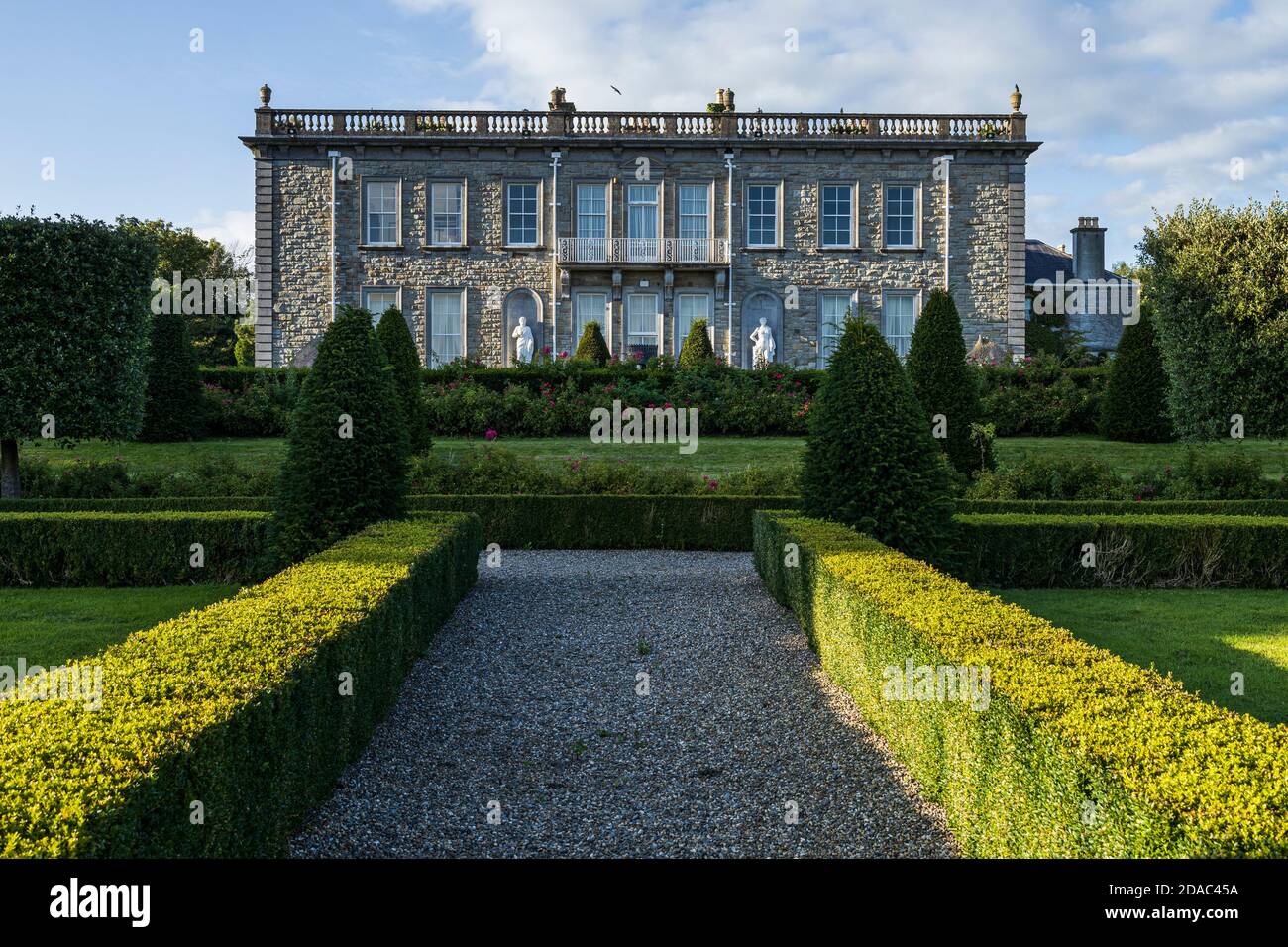 Architettura di stile Palladiano, casa padronale presso la tenuta di Palmerstown House, Johnstown, County Kildare, Irlanda Foto Stock