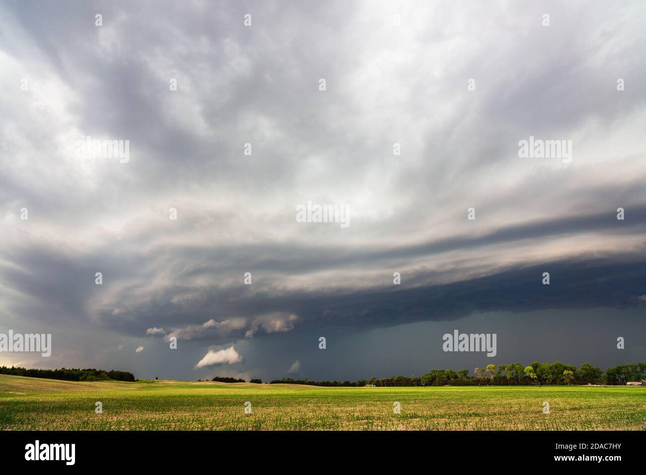 La tempesta oscura nuvola su un campo vicino a Taylor, Nebraska Foto Stock