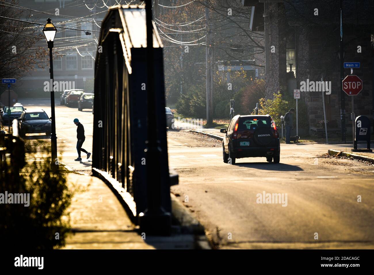 Piccola città strada scena, Main Street, Montpelier, VT, Stati Uniti. Foto Stock