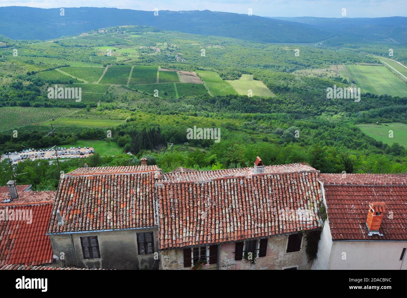 Paesaggio sui tetti della città di Motovun, Istria, Croazia Foto Stock