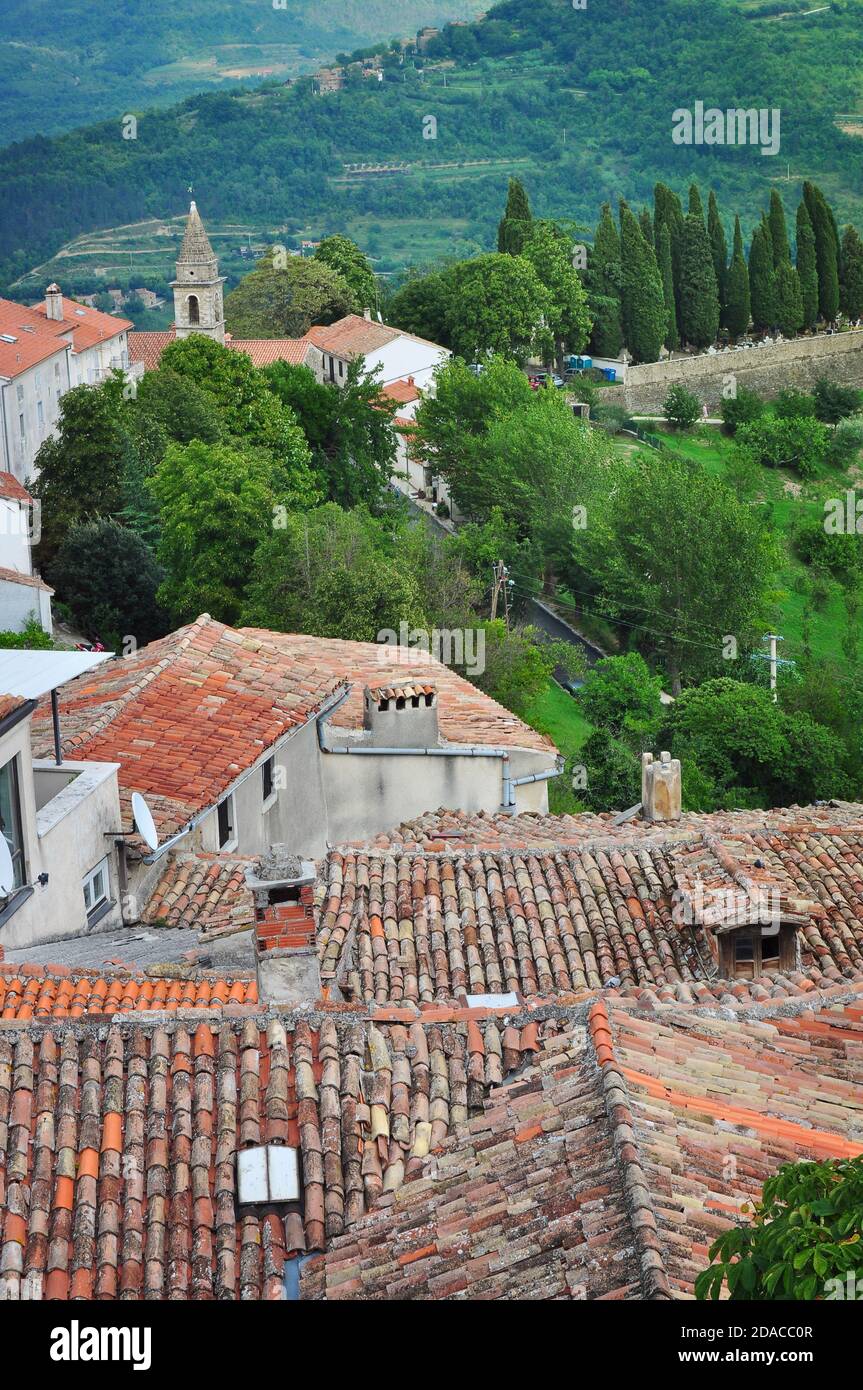 Paesaggio sui tetti della città di Motovun, Istria, Croazia Foto Stock