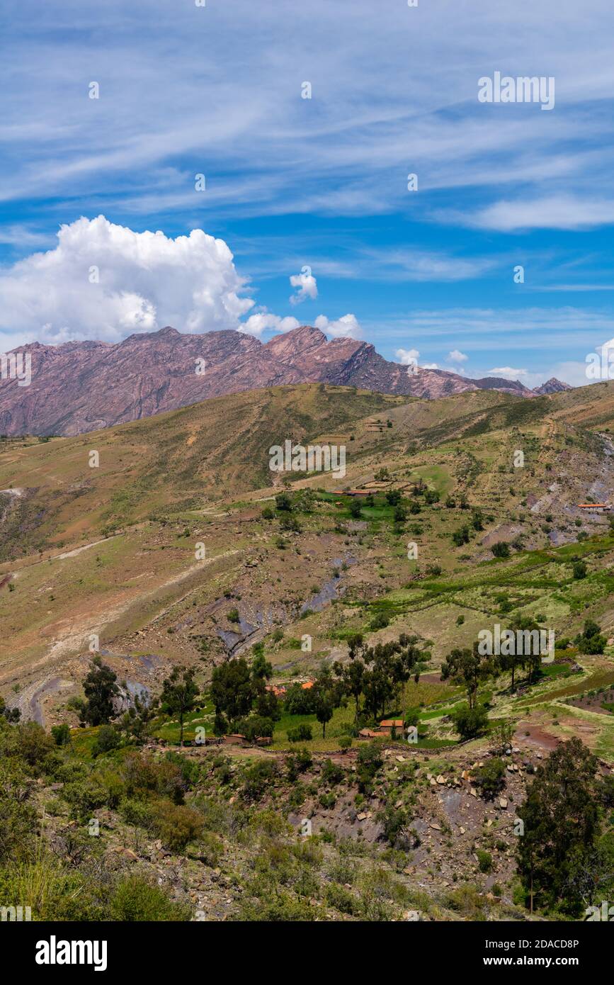 Paesaggio agricolo nella regione di Maragua, departimento Sucre, Cordillera Centrale, Ande, Bolivia, America Latina Foto Stock