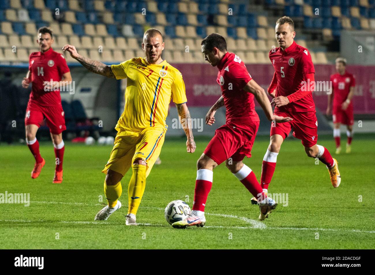 Ploiesti, Romania. 11 Nov 2020. Denis Alibec n° 7 della Romania durante la amichevole partita tra le squadre nazionali di Romania e Bielorussia allo stadio 'Ilie Oana' di Ploiesti, Romania. 11.11.2020. Foto: Copyright 2020, Credit: Cronos/Alamy Live News Foto Stock