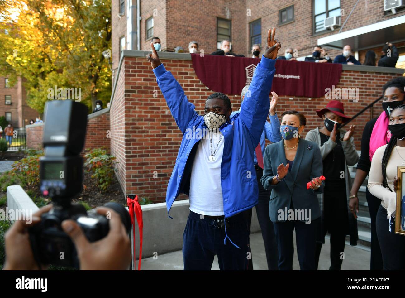 Tracy Morgan presenta commenti all'apertura del Marcy Houses Community Center il 6 novembre 2020 a Brooklyn, New York. Foto Stock