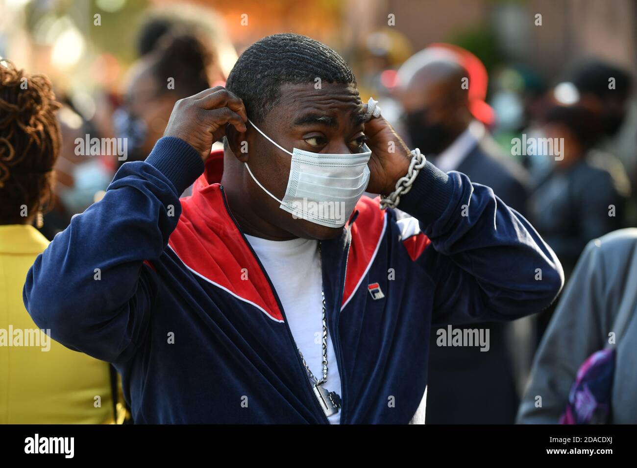 Tracy Morgan presenta commenti all'apertura del Marcy Houses Community Center il 6 novembre 2020 a Brooklyn, New York. Foto Stock