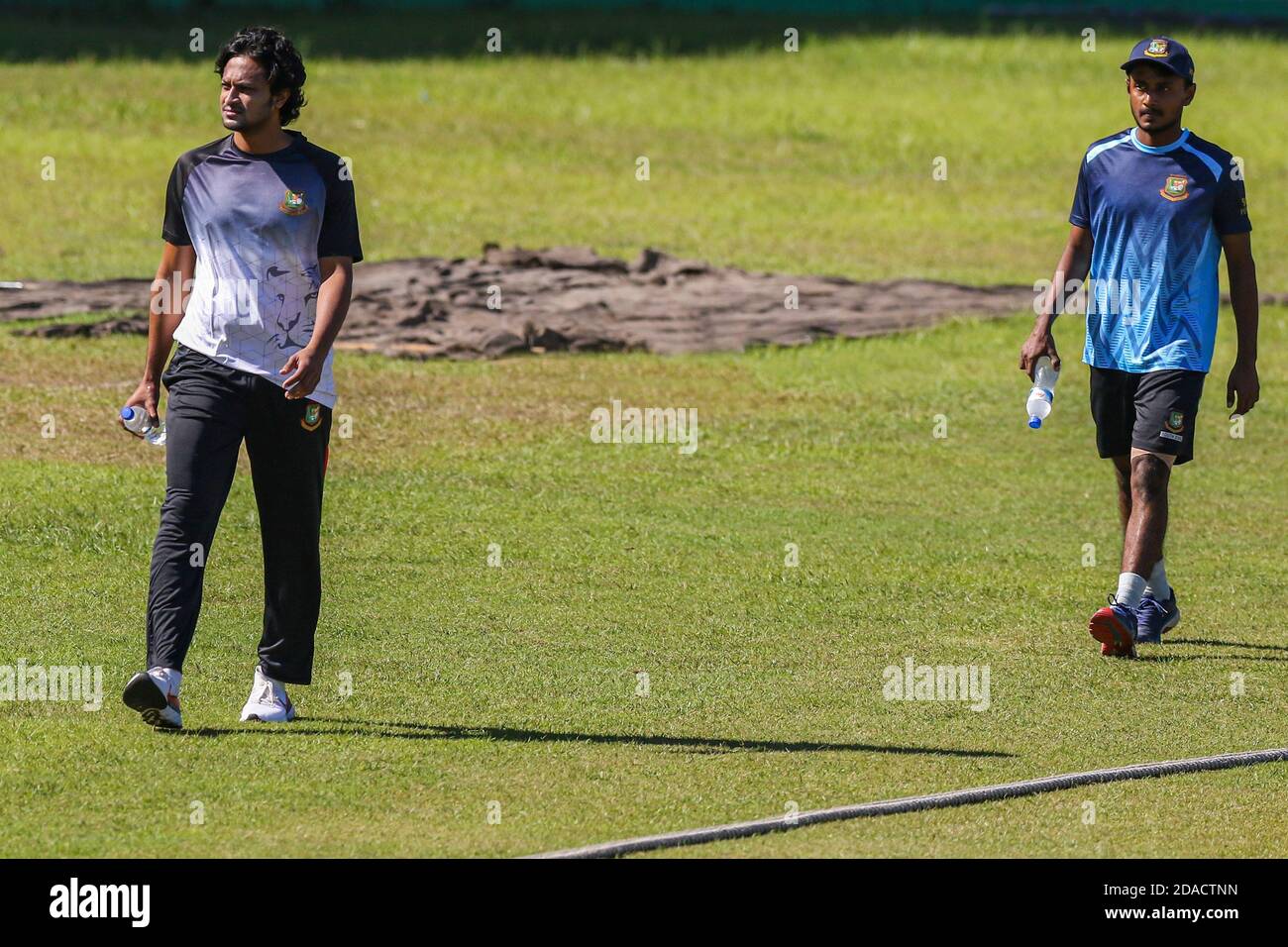 Bangladesh tutto-rounder Shakib al Hasan al Sher-e-Bangla National Cricket Stadium spazzato da parte la speculazione che circonda i suoi livelli di fitness come è stato ritenuto adatto per la prossima tazza Bangabandhu T20 a Dhaka. Foto Stock