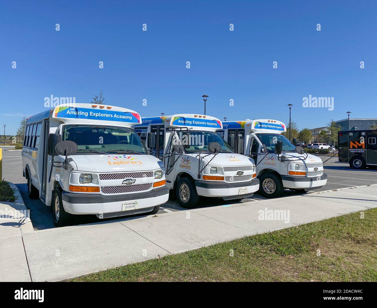 Orlando, FL/USA-2/29/20: The Amazing Explorers Academy Preschool and Daycare transport furgs nel quartiere di Laureate Park al lago Nona a Orlando, Foto Stock