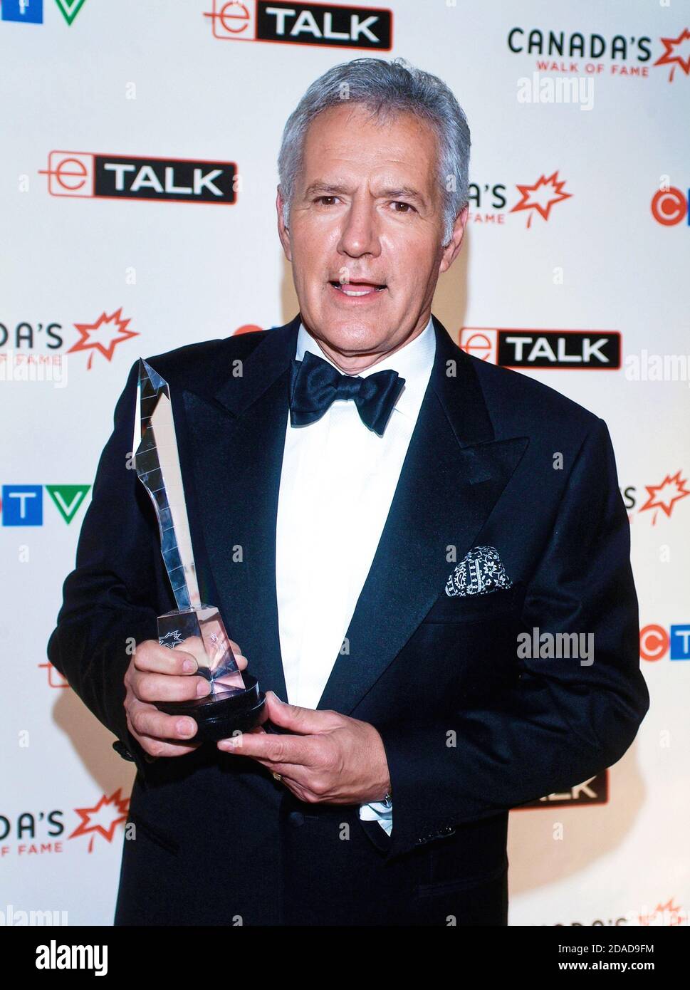 09 novembre 2020 - 'Jeopardy!' Alex Trebek, l'ospite del programma di gioco, è morto all'età di 80 anni dopo la battaglia contro il cancro. File Photo: 2006 Canada's Walk of Fame, Toronto, Ontario, Canada. (Immagine di credito: © Brent Perniac/AdMedia tramite CAVO ZUMA) Foto Stock