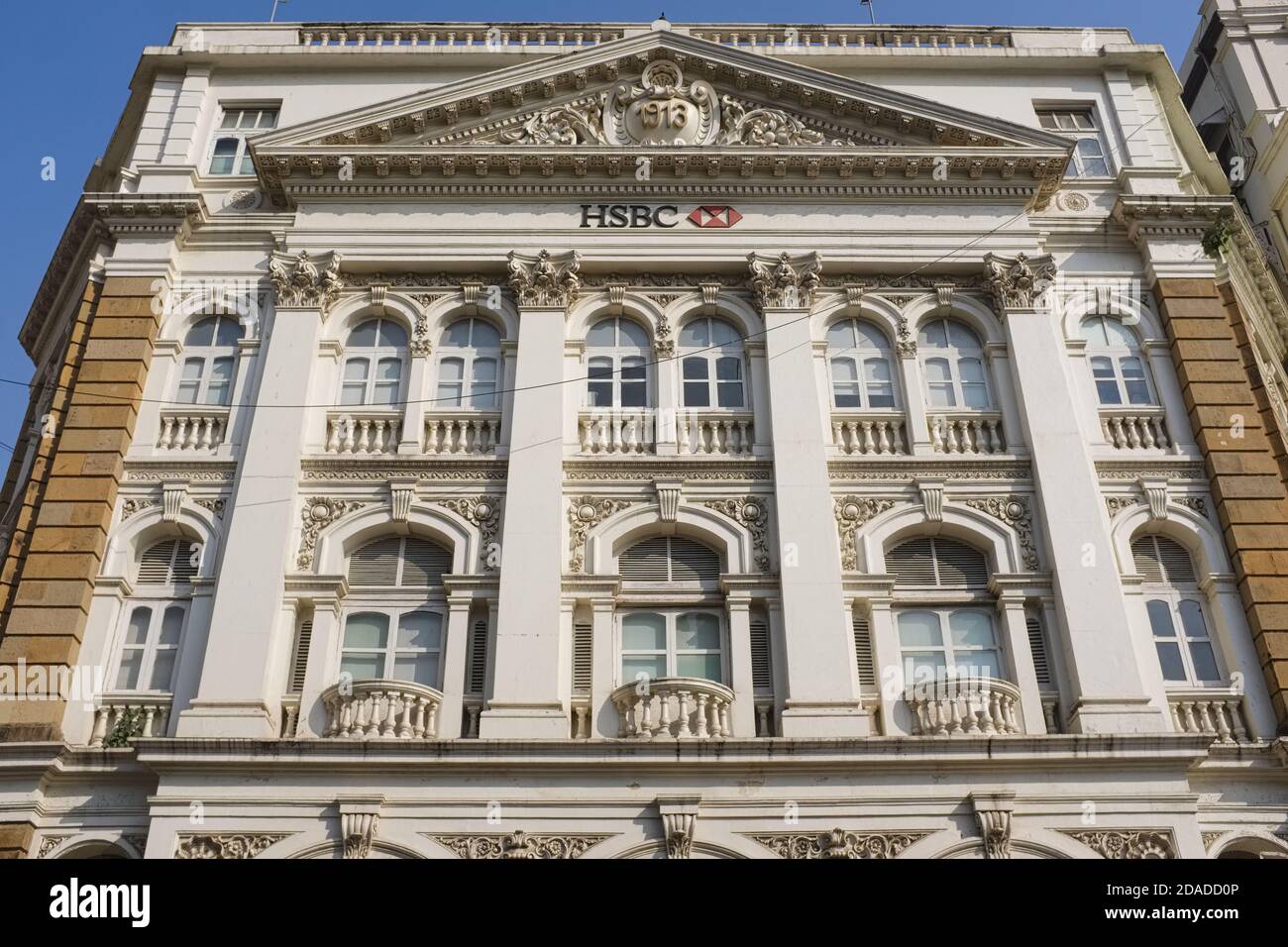 Edificio della banca HSBC di epoca coloniale in Veer Nariman Road vicino Horniman Circle, Fort, Mumbai, India Foto Stock