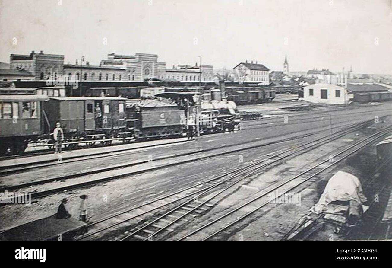 Bahnhof Aufnahmegebäude im Hintergrund Foto Stock