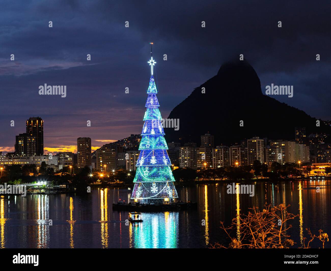 Albero di Natale nel mondo. Rio de Janeiro città, Brasile. Foto Stock