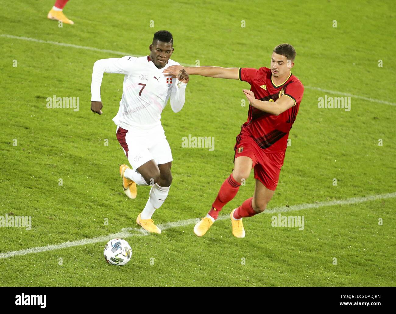 Breel Embolo della Svizzera, Leander Dendoncker del Belgio durante la partita di calcio internazionale amichevole tra Belgio e Svizzera su Novem P. Foto Stock