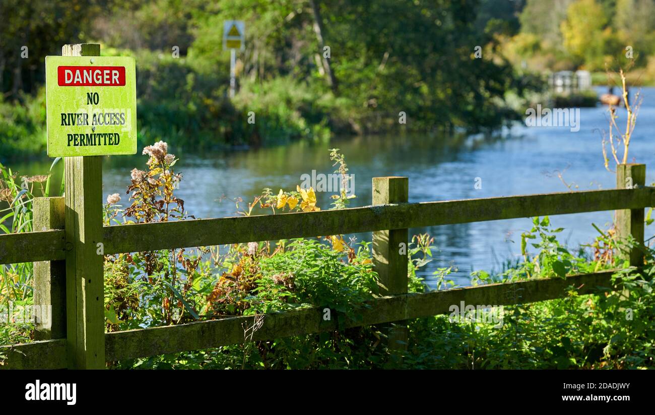 Nessun accesso al fiume Nene dal parcheggio nel villaggio di Wadenhoe, Inghilterra. Foto Stock