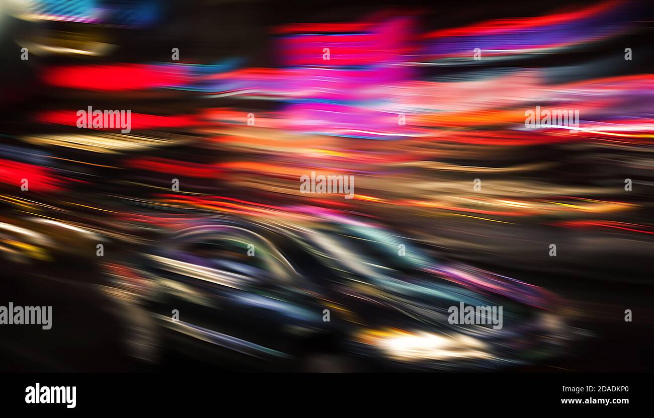 Illuminazione e luci notturne di New York City. Immagine notturna astratta di Times Square a New York. Sfocatura intenzionale del movimento Foto Stock