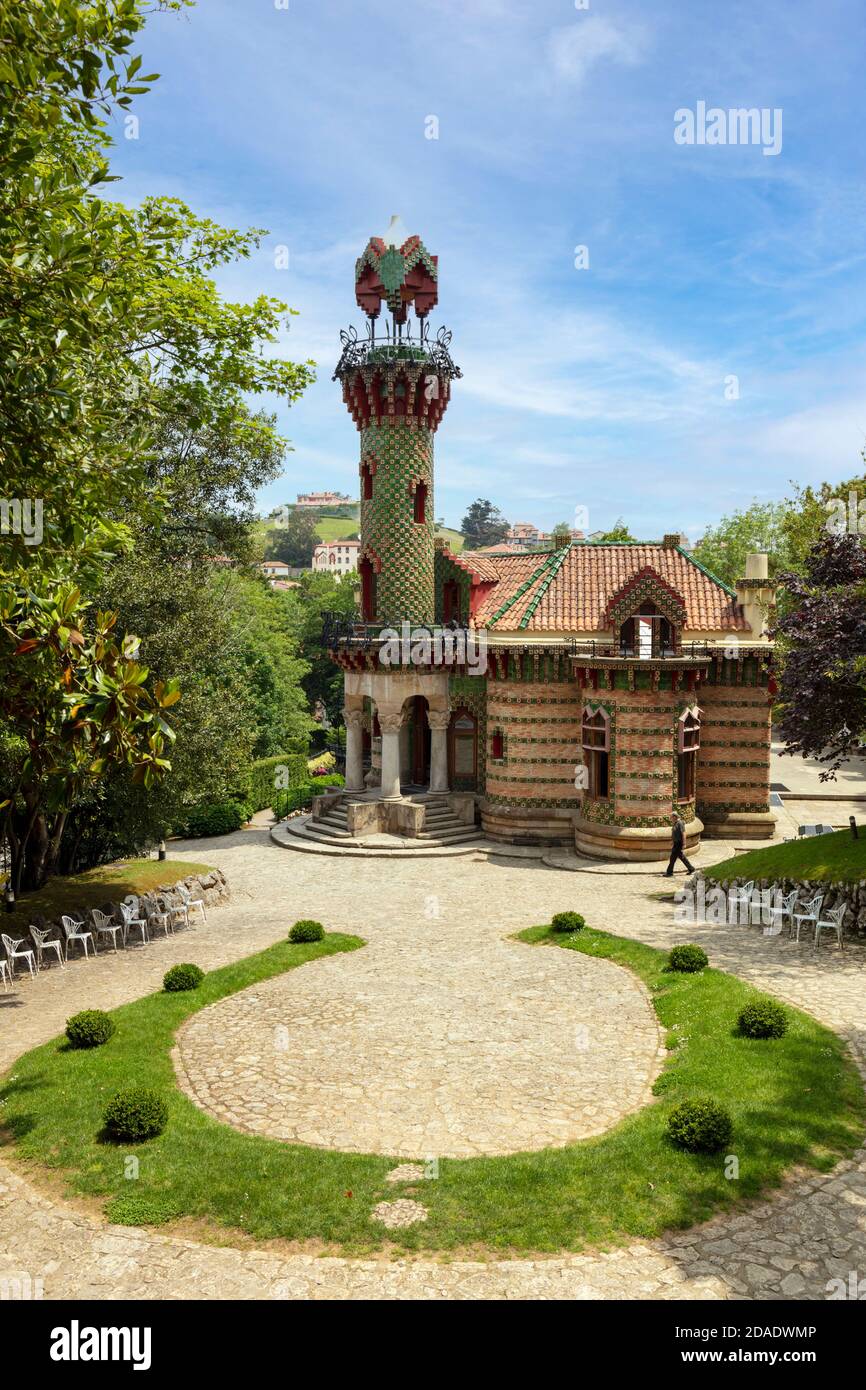 Villa El Capricho progettata dall'architetto catalano Antoni Gaudi, a Comillas, Cantabria, Spagna. Foto Stock