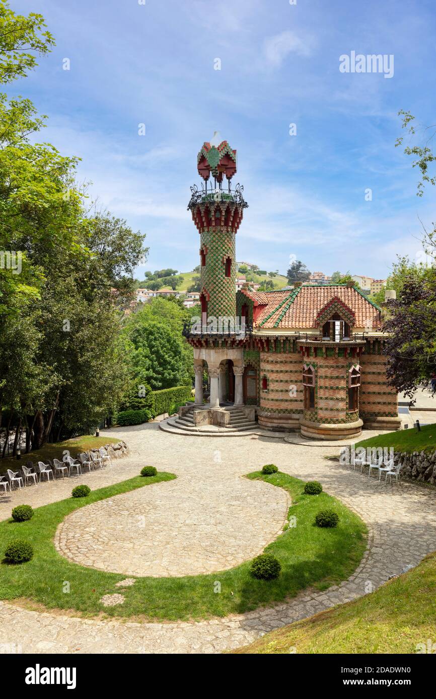 Villa El Capricho progettata dall'architetto catalano Antoni Gaudi, a Comillas, Cantabria, Spagna. Foto Stock