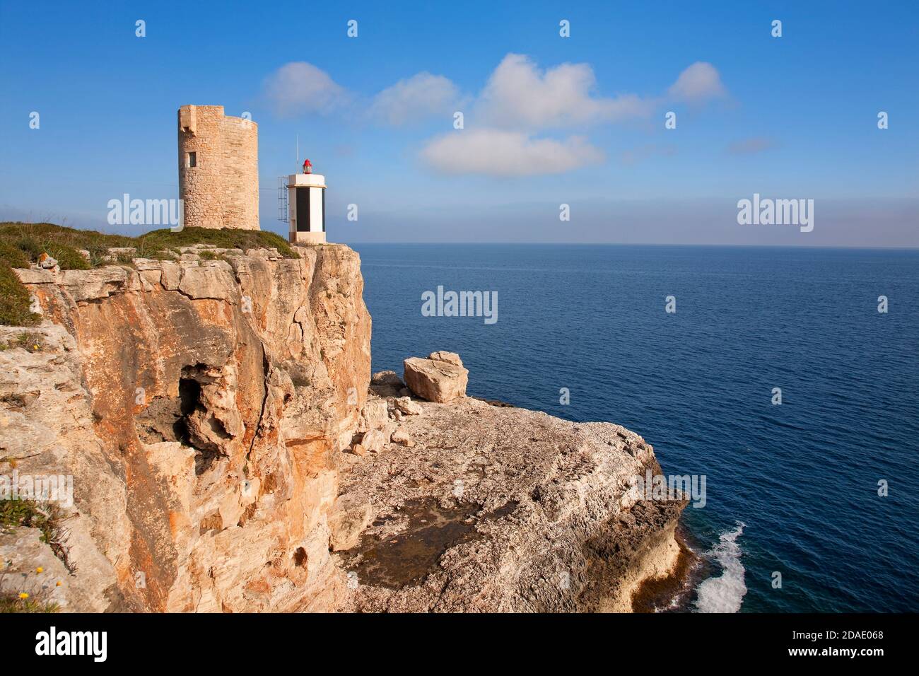 Geografia / viaggio, Spagna, Maiorca, faro e torre di Cala Figuera, diritti  aggiuntivi-clearance-Info-non-disponibile Foto stock - Alamy