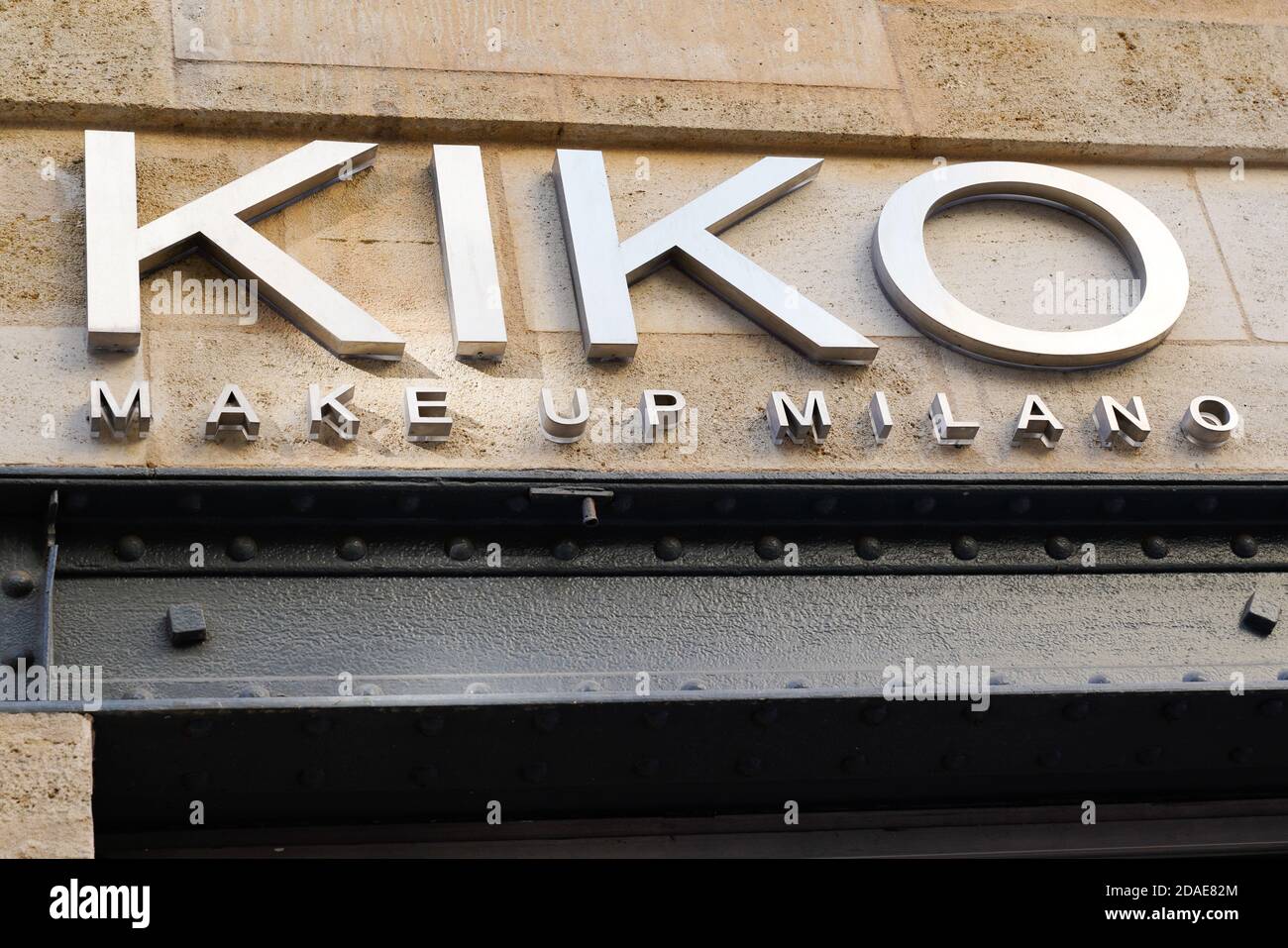 Bordeaux , Aquitaine / Francia - 11 01 2020 : Kiko make up milano shop logo  e testo segno di negozio cosmetici società con sede in italia Foto stock -  Alamy