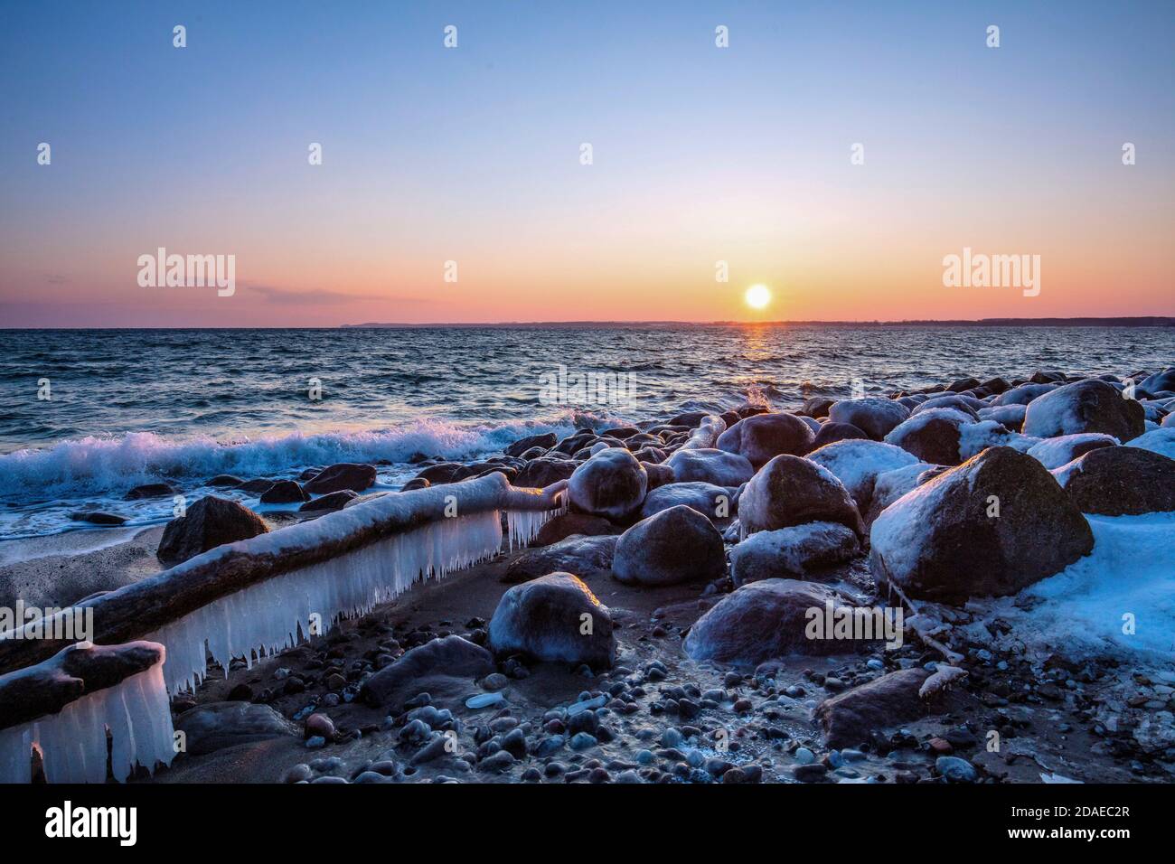 Schleswig-Holstein, ghiaccio freddo sul Mar Baltico. Spiaggia di Travemünde. Foto Stock