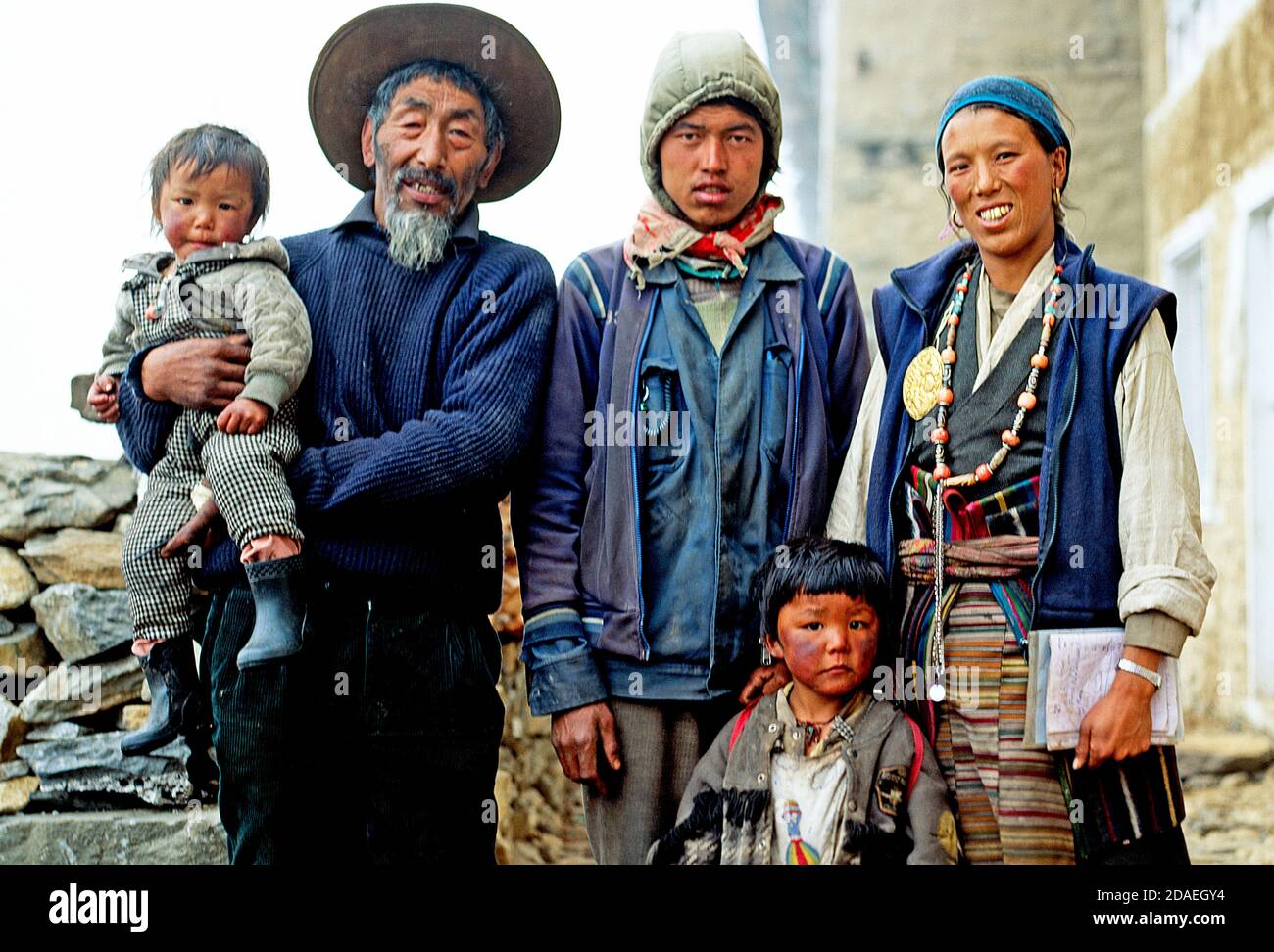 Una famiglia tibetana nella regione di Khumbu in Nepal Foto Stock