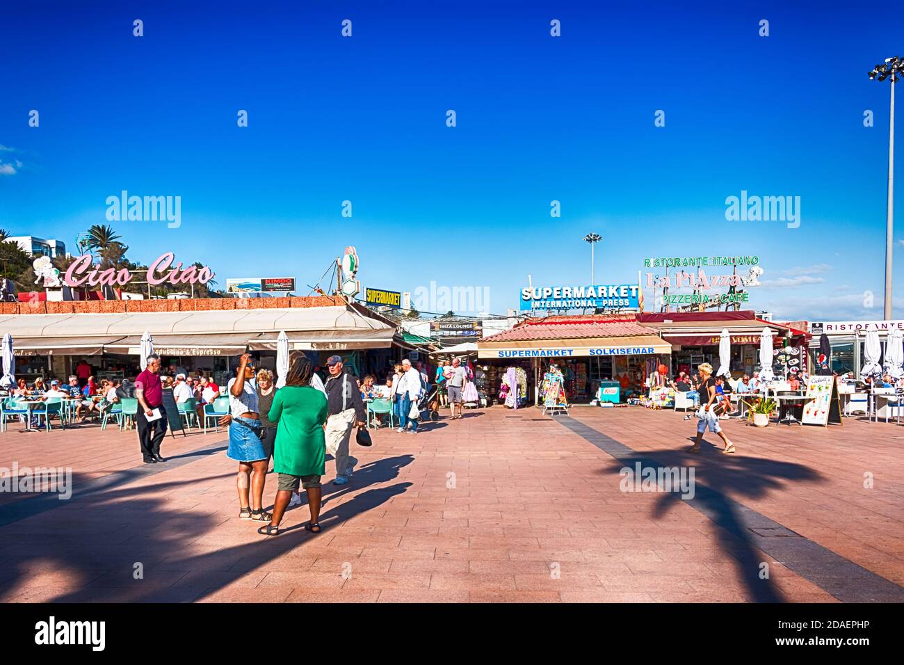 Una splendida vista dalla spiaggia di Playa del Ingles a Maspalomas, Gran Canaria, Spagna. Tempo soleggiato. HDR. Foto Stock