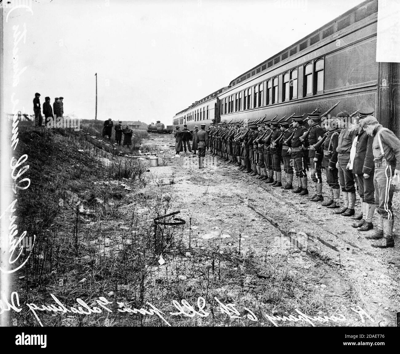 6 ° Illinois Fanteria, Company K da Galesburg, Illinois, a Cherry, Illinois dopo un incendio nella miniera St. Paul Coal Company. Foto Stock