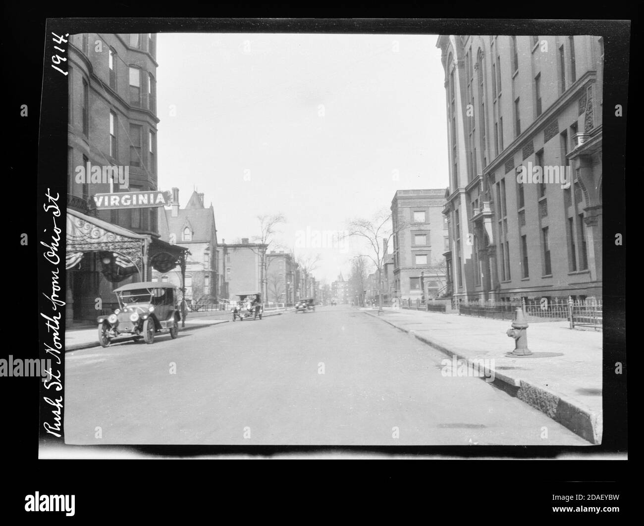 Vista di Rush Street, a nord da Ohio Street, Chicago, Illinois, 1914. Foto Stock
