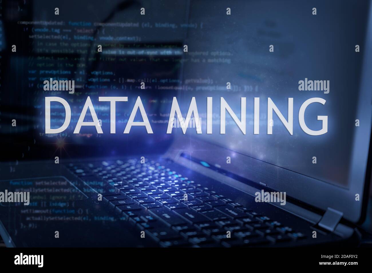 Iscrizione di data mining su laptop e code background. Foto Stock