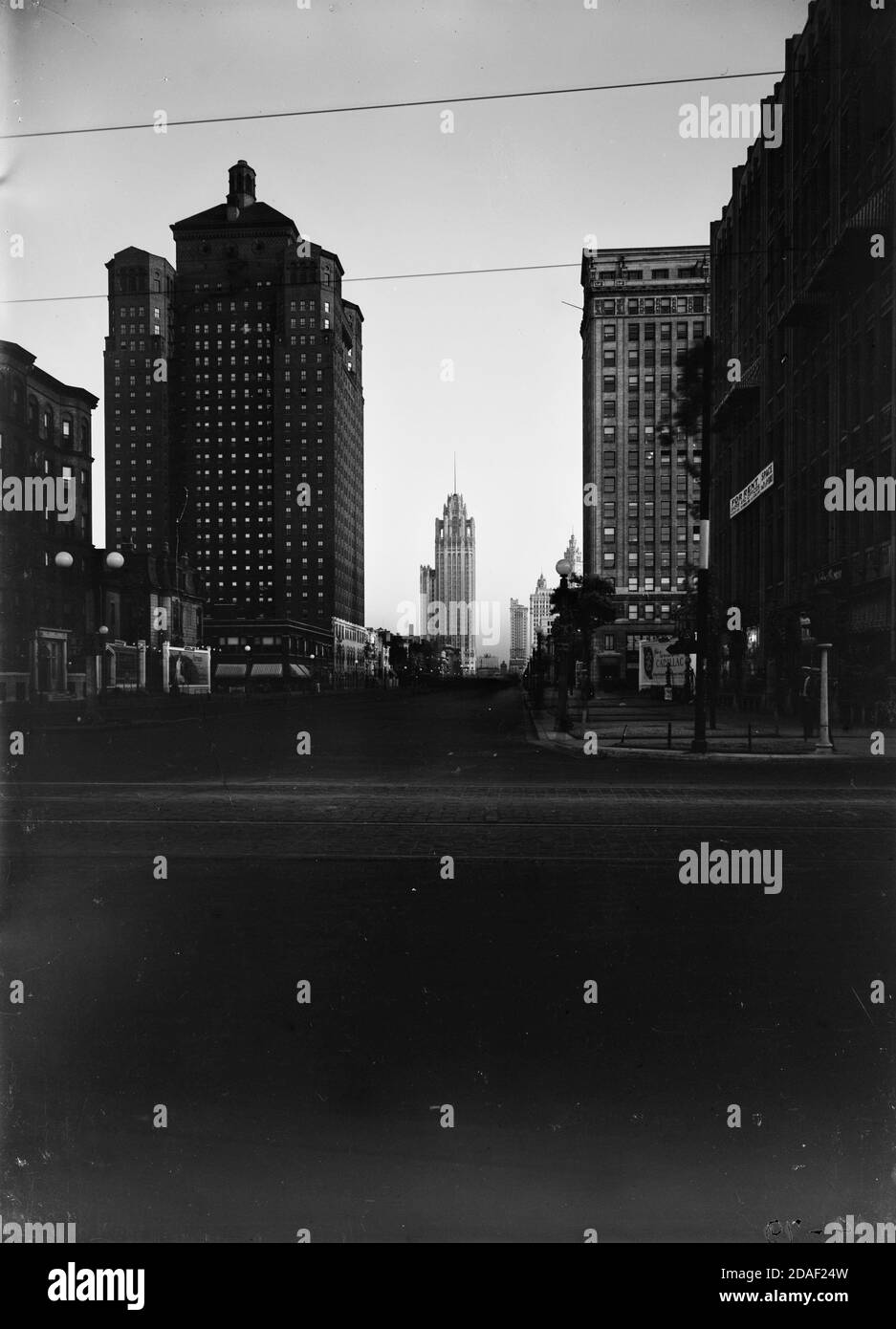 Vista a sud lungo Michigan Avenue da Tribune Tower, architetto Howells e Hood, Chicago, Illinois, circa 1925-1936. Foto Stock
