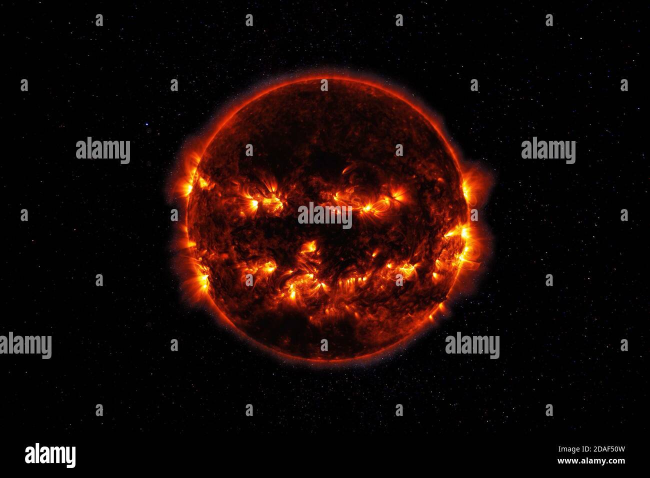 Attività solare e solare flare. Il sinistro sole nero nello spazio. Sole su Halloween. Elementi di questa immagine forniti dalla NASA Foto Stock