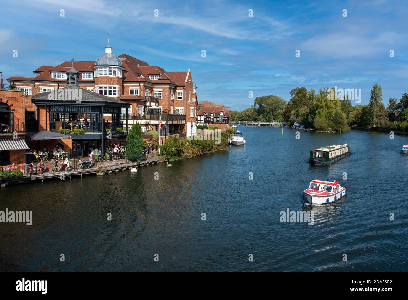 Fiume Tamigi a Windsor, Berkshire, Inghilterra, Regno Unito. 2020. Panoramica delle barche per le vacanze sul Tamigi a Windsor, Berkshire, UK. Foto Stock