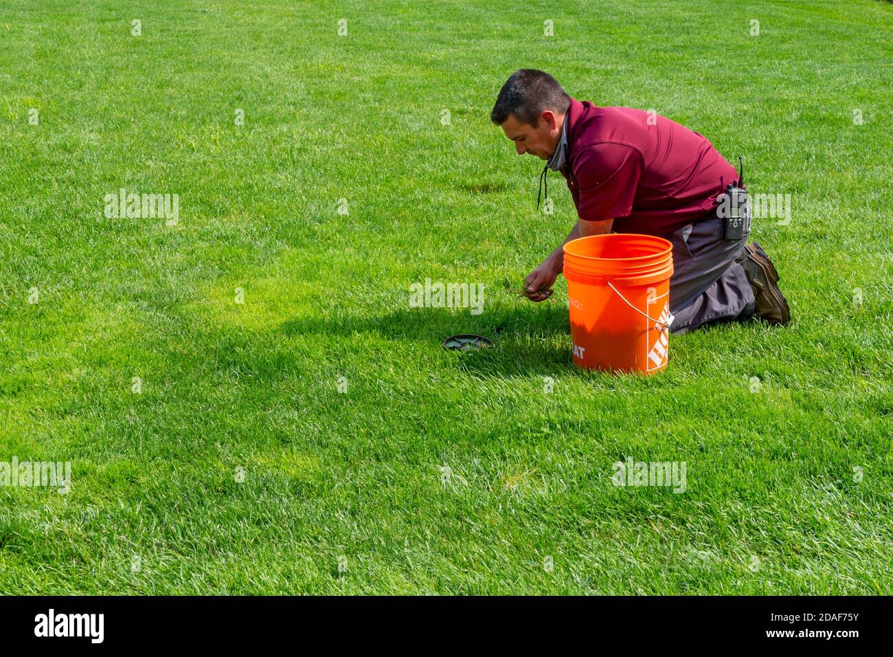 Lansing, Michigan - un guardiano della terra al Campidoglio dello stato del Michigan. Foto Stock