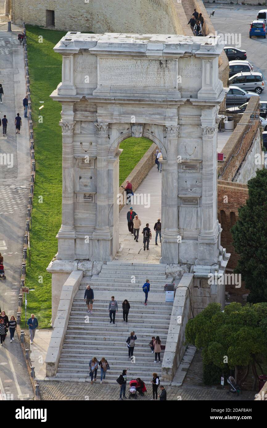 Arco Triumfale Romano di Traiano (113 d.C.) - Molo di Ancona, Marche, Italia Foto Stock