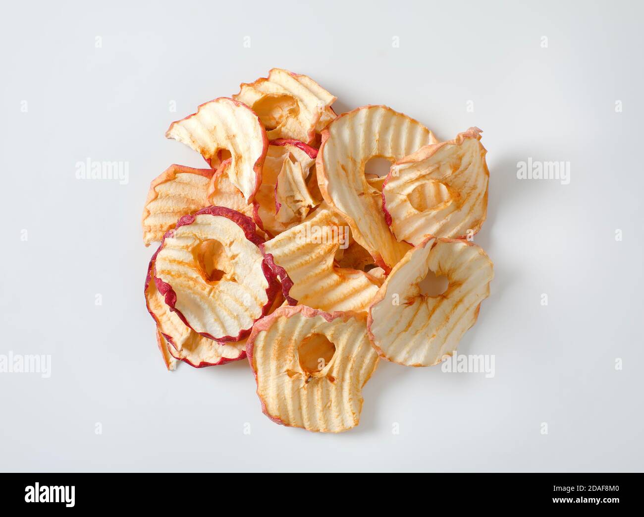 Cumulo di fette di mela essiccate - patatine di mela o anelli Foto Stock
