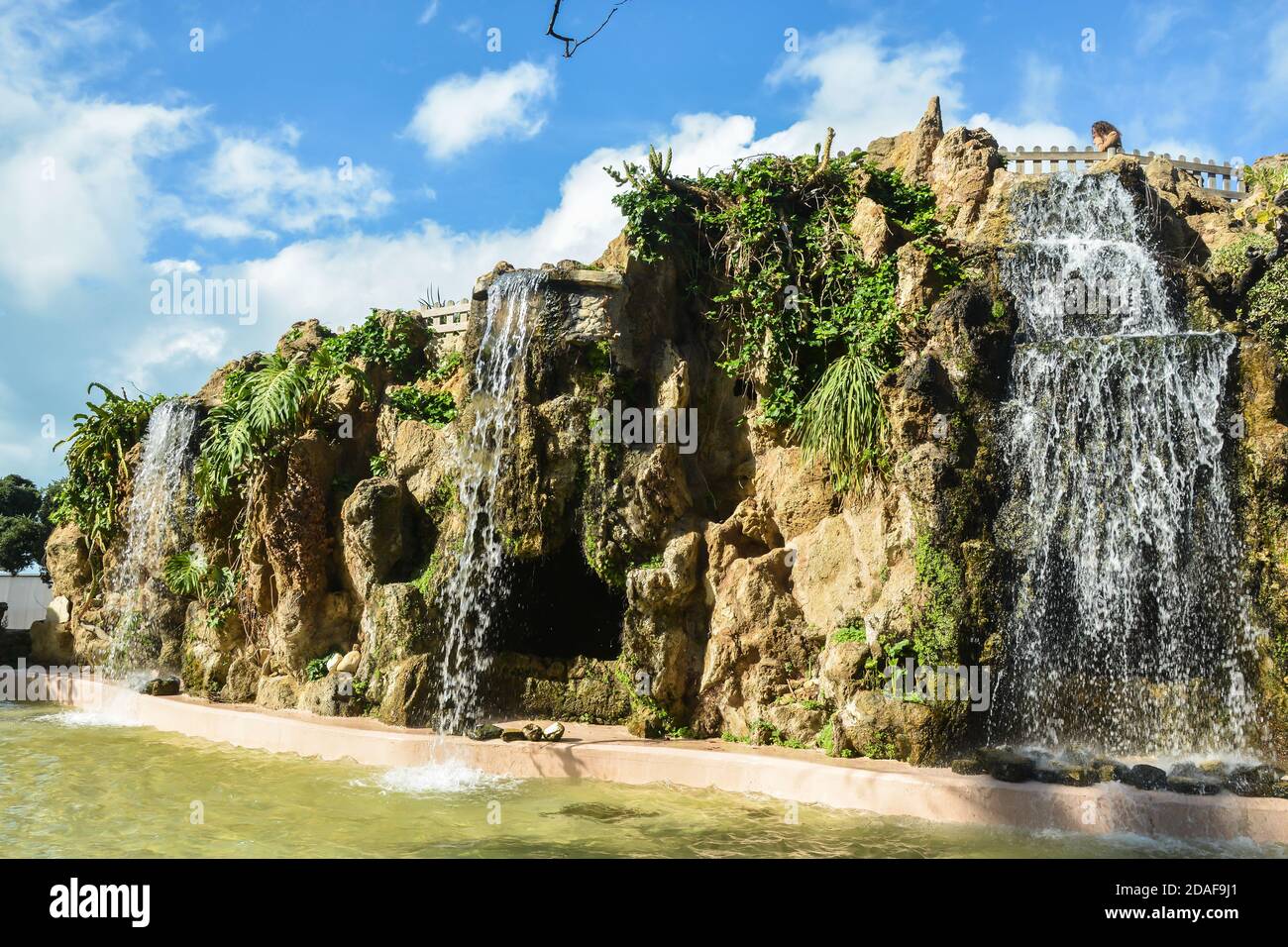 Attraverso le strade di Cadice. Vista della città spagnola sulla costa atlantica. Foto Stock