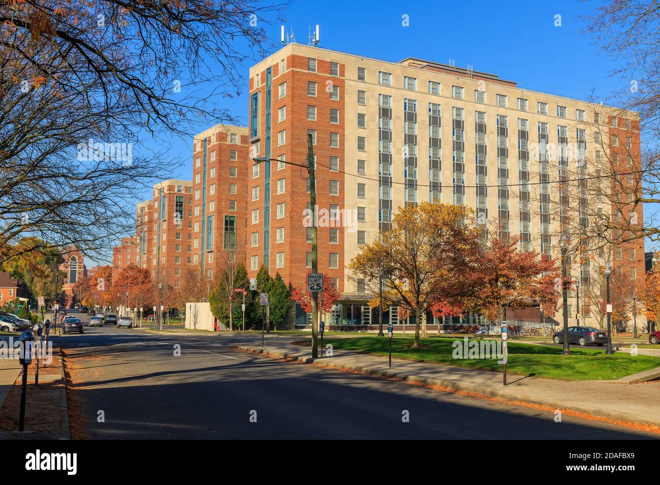 COLUMBUS, OH, USA - 7 NOVEMBRE: Smith-Steeb e Park-Stradley Residence Halls presso l'Ohio state University il 7 novembre 2020 a Columbus, Ohio. Foto Stock